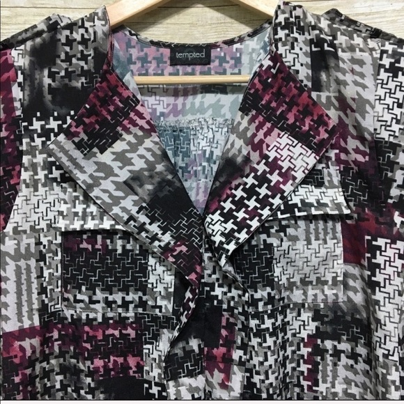 Vintage Tempted sleeveless printed v-neck blouse approximate size medium - Picture 2 of 3